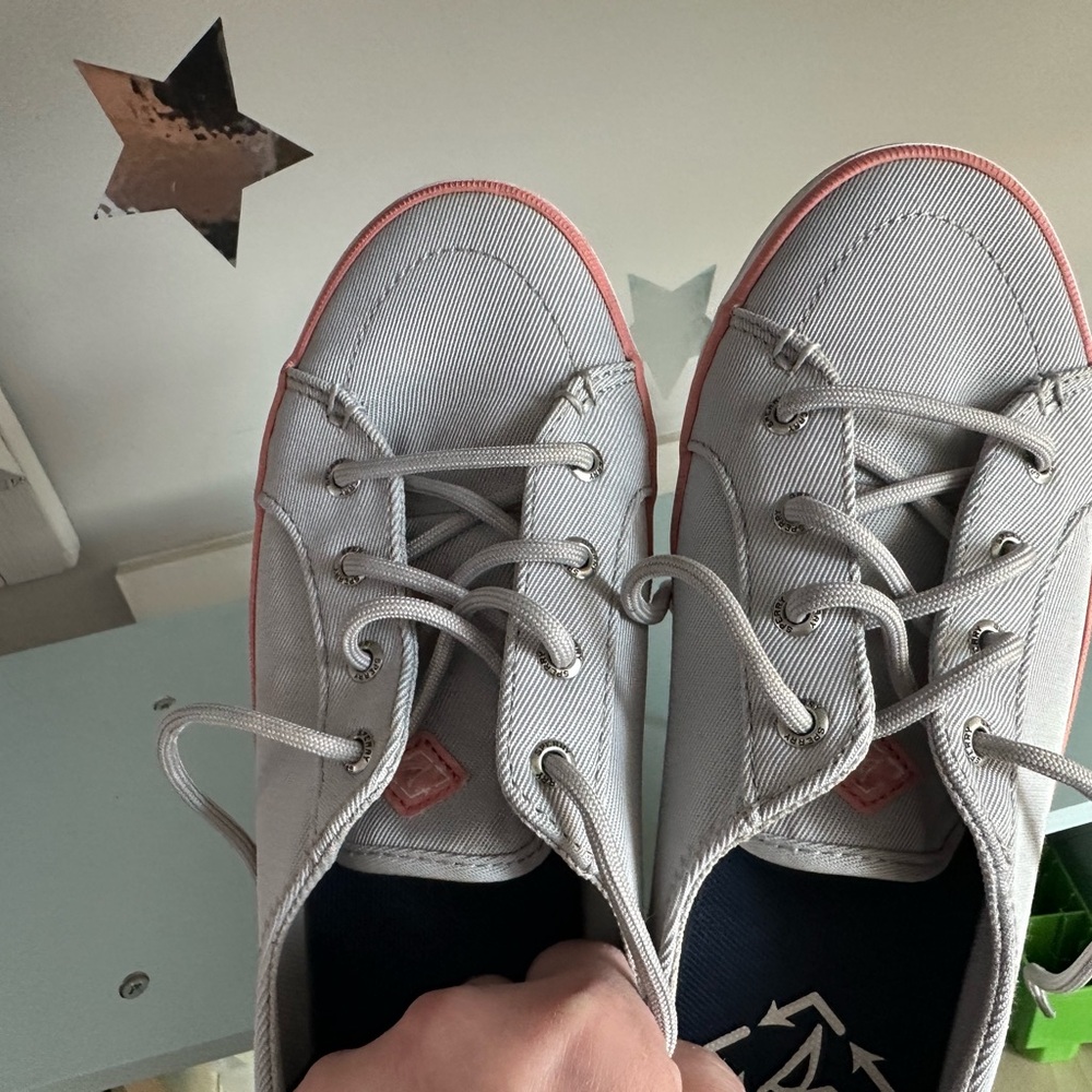 Woman’s Sperry’s gray and pink size 8